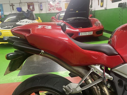 1999 MV Agusta F4 750 In vendita (immagine 32 di 48)