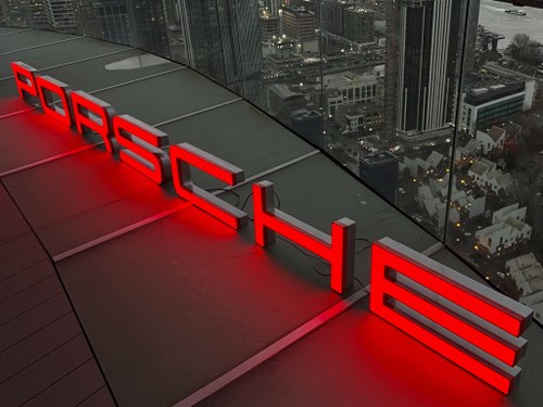 Porsche Dealership Sign à vendre (picture 39 of 71)