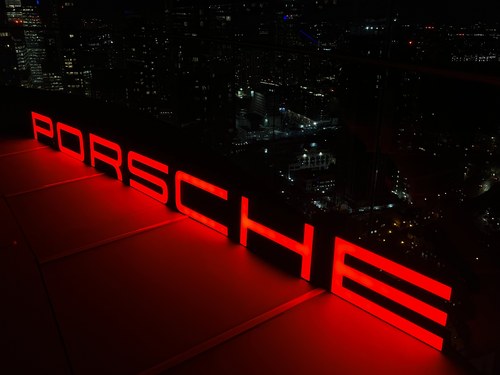 Porsche Dealership Sign à vendre (picture 6 of 71)
