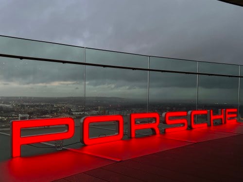 Porsche Dealership Sign à vendre (picture 45 of 71)