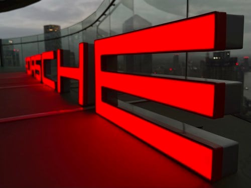 Porsche Dealership Sign à vendre (picture 40 of 71)