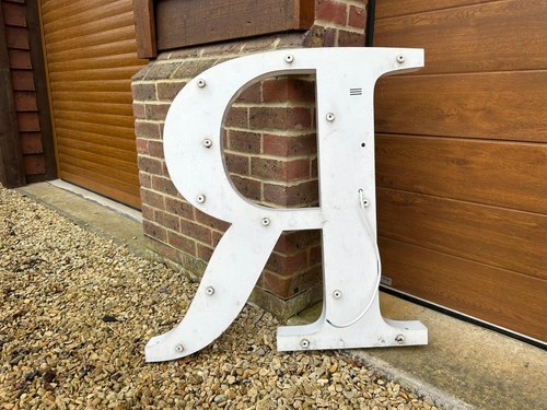 Maserati Illuminated Dealership Sign (7.5 Metres) In vendita (immagine 20 di 40)