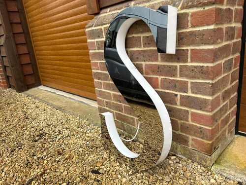 Maserati Illuminated Dealership Sign (7.5 Metres) In vendita (immagine 30 di 40)