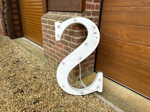 Maserati Illuminated Dealership Sign (7.5 Metres) In vendita (immagine 28 di 40)