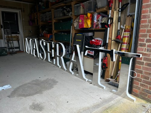 Maserati Illuminated Dealership Sign (7.5 Metres) In vendita (immagine 6 di 40)