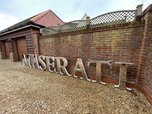 Maserati Illuminated Dealership Sign (7.5 Metres) In vendita (immagine 5 di 40)