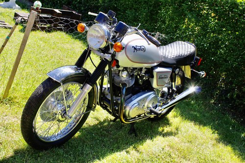 1974 Norton Commando 850 Interstate Te koop (foto 1 van 92)