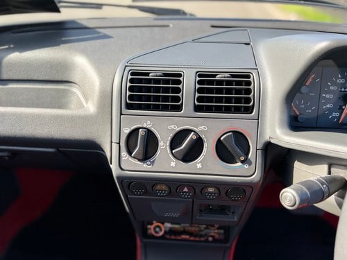 1990 Peugeot 205 GTI Automatic En venta (imagen 18 de 105)