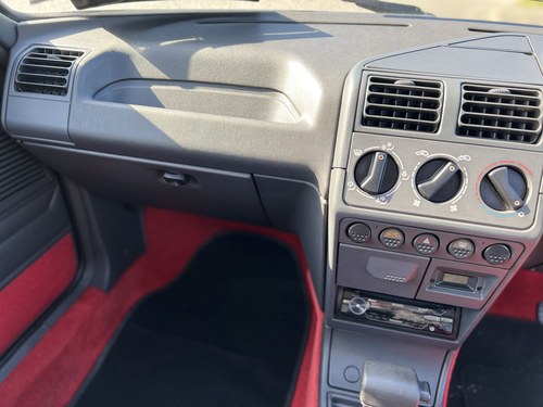 1990 Peugeot 205 GTI Automatic En venta (imagen 23 de 105)