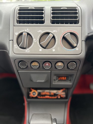 1990 Peugeot 205 GTI Automatic En venta (imagen 19 de 105)