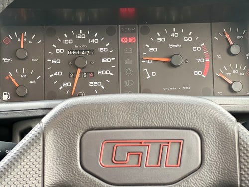 1990 Peugeot 205 GTI Automatic En venta (imagen 17 de 105)
