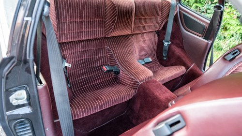 1988 Porsche 944 Turbo till salu (bild 57 av 176)