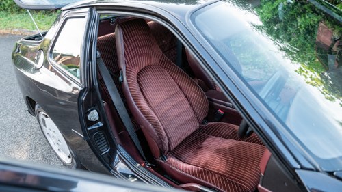 1988 Porsche 944 Turbo till salu (bild 47 av 176)