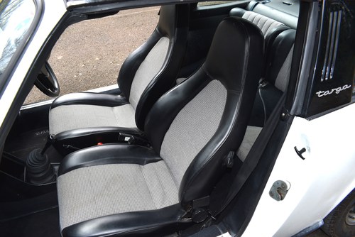 1976 Porsche 911 Targa 2.7 In vendita (immagine 29 di 61)