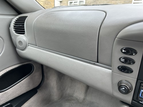 2001 Porsche 911 (996) Carrera 4 Coupe Tiptronic zum Verkauf (Bild 39 von 317)