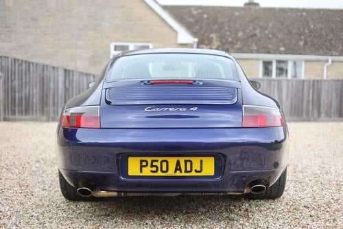 2001 Porsche 911 (996) Carrera 4 Coupe Tiptronic zum Verkauf (Bild 2 von 317)
