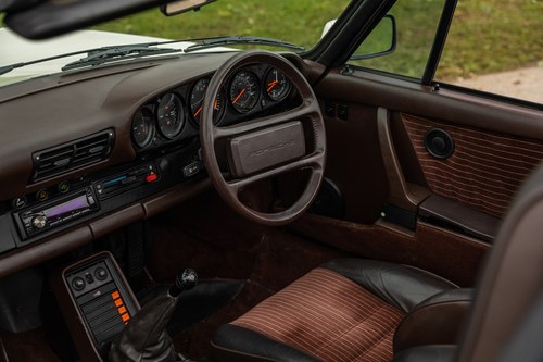 1985 Porsche 911 Super Sport Targa Te koop (foto 30 van 56)