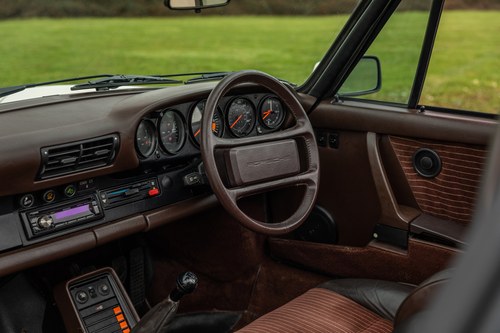 1985 Porsche 911 Super Sport Targa Te koop (foto 31 van 56)