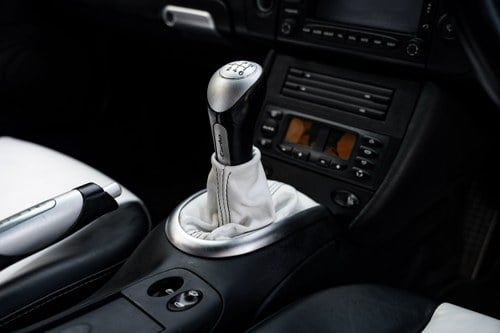 2003 Porsche 911 Turbo Cabriolet (996) Te koop (foto 89 van 235)