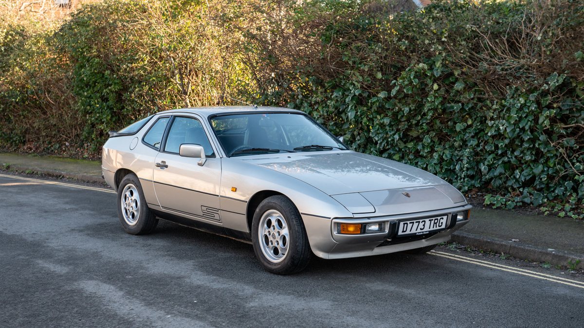 Photo A.004936 PORSCHE 924 S 1986 Photo A.004936 PORSCHE 924 S 1986