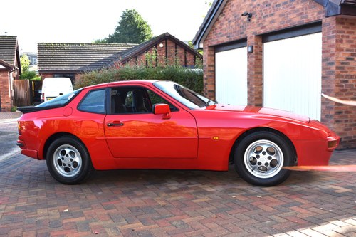 1989 Porsche 944 Lux zum Verkauf (Bild 2 von 136)