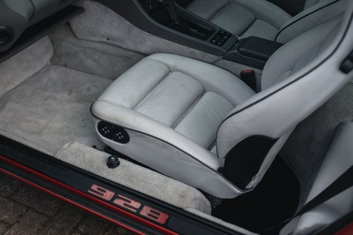 NO RESERVE - 1991 Porsche 928 S4 à vendre (picture 41 of 134)