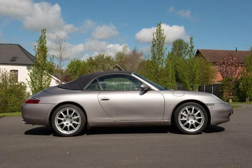 2001 Porsche 911 (996) Carrera 4 Cabriolet In vendita (immagine 15 di 108)