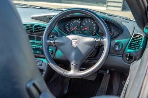 2001 Porsche 911 (996) Carrera 4 Cabriolet In vendita (immagine 30 di 108)