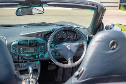 2001 Porsche 911 (996) Carrera 4 Cabriolet In vendita (immagine 31 di 108)