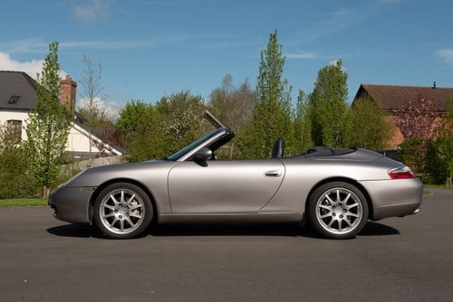 2001 Porsche 911 (996) Carrera 4 Cabriolet In vendita (immagine 3 di 108)