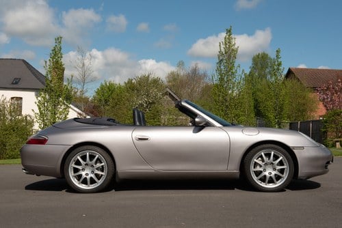2001 Porsche 911 (996) Carrera 4 Cabriolet In vendita (immagine 7 di 108)