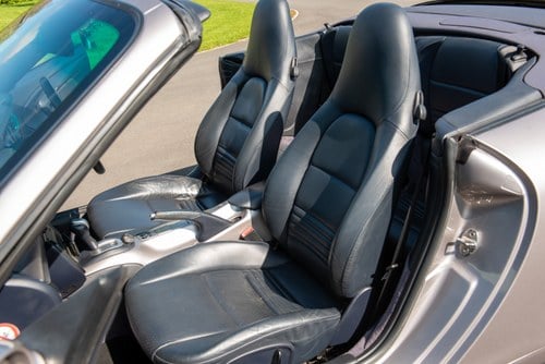 2001 Porsche 911 (996) Carrera 4 Cabriolet In vendita (immagine 34 di 108)