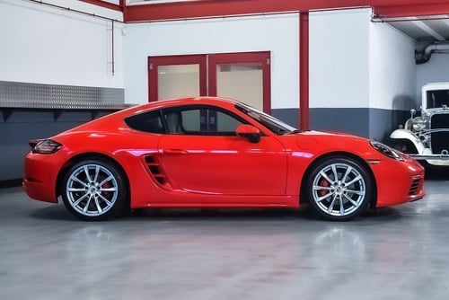 2018 Porsche Cayman 718 Coupe LHD For Sale (picture 9 of 94)