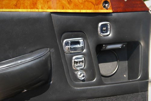 1981 Rolls-Royce Corniche Drophead Te koop (foto 77 van 198)