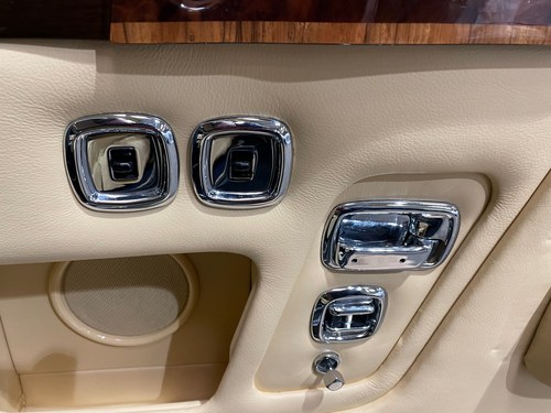 1982 Rolls Royce Corniche Te koop (foto 54 van 95)