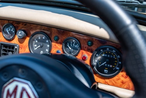 1995 MG RV8 In vendita (immagine 23 di 84)