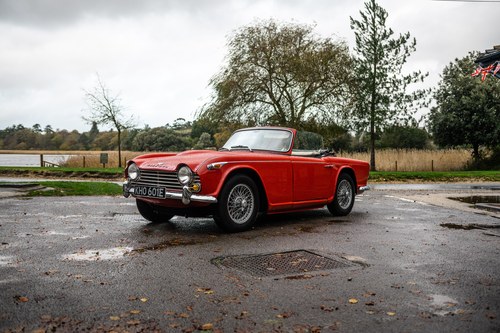 1967 Triumph TR4A Te koop (foto 10 van 171)