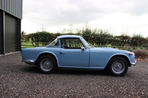 1966 Triumph TR4A Te koop (foto 23 van 145)