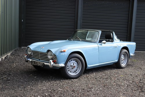 1966 Triumph TR4A Te koop (foto 2 van 145)