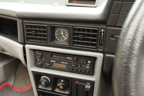 1989 Vauxhall Astra GTE convertible zum Verkauf (Bild 117 von 214)