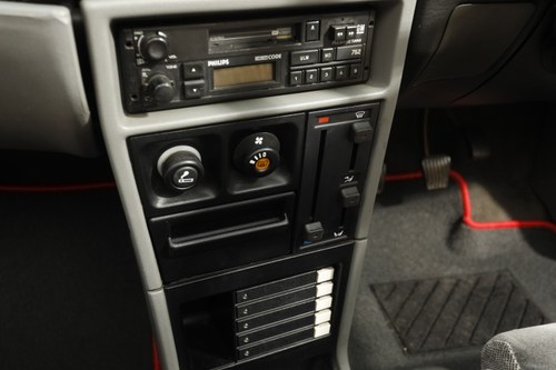 1989 Vauxhall Astra GTE convertible zum Verkauf (Bild 84 von 214)