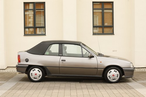 1989 Vauxhall Astra GTE convertible zum Verkauf (Bild 25 von 214)