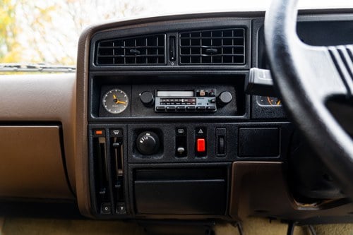 1983 Vauxhall Cavalier MK2 SRI For Sale (picture 20 of 135)
