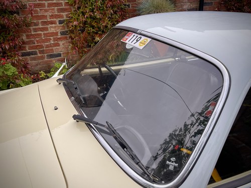 1961 Volkswagen Karmann Ghia zum Verkauf (Bild 101 von 162)