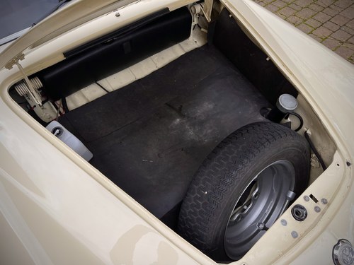 1961 Volkswagen Karmann Ghia zum Verkauf (Bild 117 von 162)