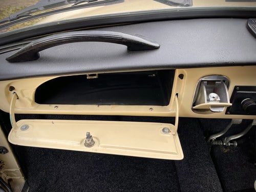 1961 Volkswagen Karmann Ghia zum Verkauf (Bild 63 von 162)