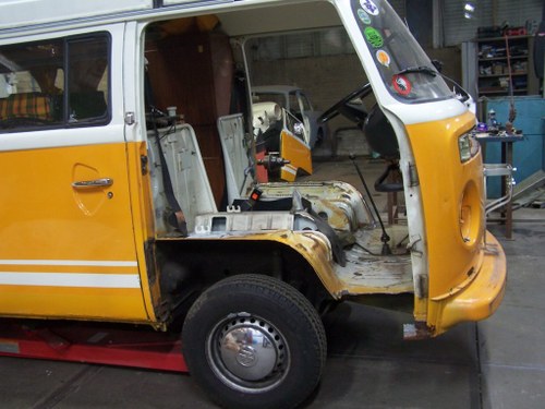 1977 Volkswagen T2 Bay Window Westfalia Helsinki Camper Conversion LHD In vendita (immagine 82 di 127)