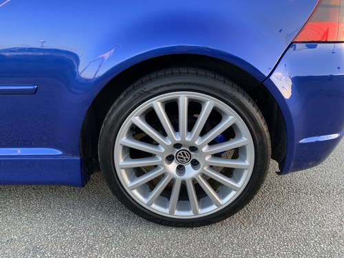 2003 Volkswagen Golf R32 Te koop (foto 47 van 102)