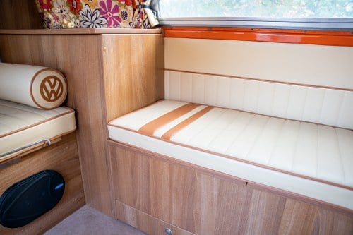 1976 Volkswagen T2 Bay Window Campervan In vendita (immagine 28 di 152)