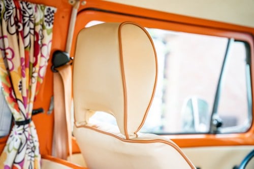 1976 Volkswagen T2 Bay Window Campervan In vendita (immagine 33 di 152)